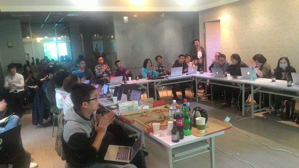 [WordPress] 3/10 WordPizza 小聚 @ 台北內湖 Gandi
平時只有人拗我，沒有我拗人的，這次為了小聚，拗出去了ＸＤ
感謝 Gandi 哈維相挺，不只贊助場地、啤酒，連 Pizza 都來！活動整個到晚上十一點多才結束，真的狂！
把 OBS 直播軟體給調試好後（到昨天才發現他有layer的設計，能疊畫面），總算把現場能夠較完整一點的帶上線，也發現其實會需要有人能照顧到線上觀看的那部分。
相信會越來越好玩的～
後記：許願池那塊沒玩到，雖然又是一次遺憾，但接續著後面活動，這些意見回饋都很有幫助啊！

共筆文件： https://goo.gl/vxtc2m

#WordPress #Pizza #Gandi #台北 #內湖 #啤酒 #OBS #小聚 #活動 #新聞資訊