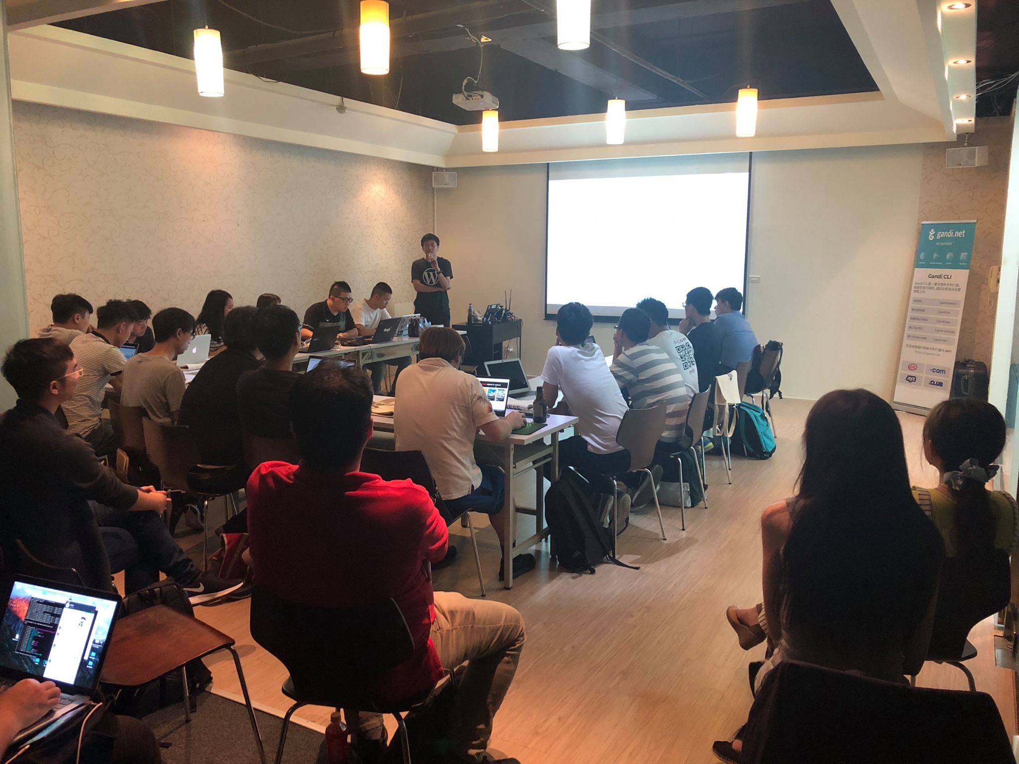 [WordPress] 9/27 台北聚會 @ Gandi
這次聚會特別邀（凹）請哈維大大來講解域名移轉流程，這塊如果不是這個機會，還真不知道哪裡可以聽到這麼專業與詳細的教學和踩雷提醒！

重點筆記如下：

1. 移轉行為是指轉換註冊商，同註冊商的情境叫做「移轉所有權人」
2. FOA - 為驗證移轉時的確認機制，一般採信件發送，像 PCHome 或是其他國內的要紙本才願意作業的就是屬於食古不化、刁難類型（我說的）
3. 域名移轉前要注意兩大事項：一、關閉隱私權保護，確保收得到確認信。二、如使用註冊商提供的名稱伺服器（Name Server），要先行移轉到別家代管，避免在移轉當下就被砍了，導致紀錄消失。

以上～ 至於我的部分除了手把手帶著申請使用 FB2WP 外掛還有一些其他 Facebook 與 WordPress 整合的還沒提完，下次再來吧！

大家不論是新朋友還是熟面孔都很熱情，每次一聊就會忘我，感覺時間有夠短QQ

也許可以試試排一場長的或是兩個短的節目就好！

#WordPress #小聚 #聚會 #Gandi #域名移轉 #FOA #Whois #台北 #內湖 #新聞資訊