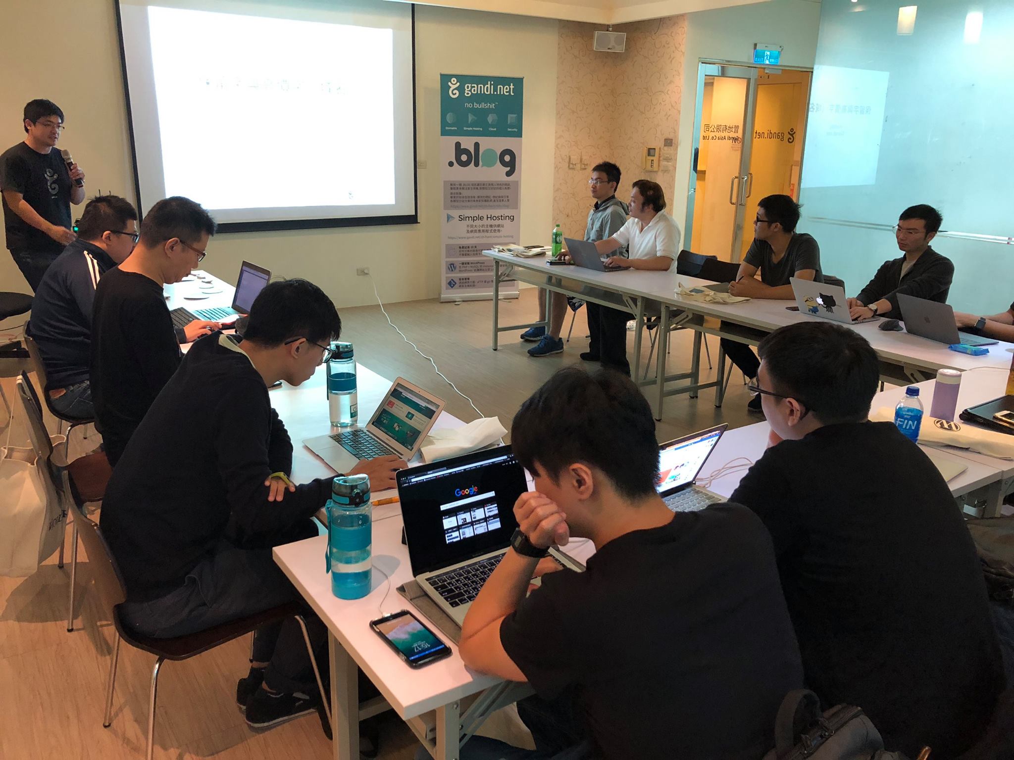 [WordPress] 10/21 台北聚會 @ Gandi
本次聚會的紀錄文又遲到拉～～ 哈
這次一樣是續講上次聚會時我外掛的其他功能，因為架構龐大功能豐富（好敢講）避免一次太密集說明導致佔用太多大家交流時間所以就拆成幾次來說！

對，就算拆到這次也還沒講完ＸＤ

而 Gandi 的 哈維大大這次跟大家分享域名中「高價字」與「保留字」的細節，也是收穫滿滿。不但終於解惑那些神奇出價的網域還讓我知道可以在哪查這些關鍵字，不會傻傻在那邊「踹」可用域名！

這次參與的成員依然有被我使用後台關鍵字給觸及到的夥伴，看來很有用耶～ 內容經營類型的成員也有幾位，相信討論的內容儘管有這麼些技術成分，但彼此線下聚會聊聊經營方式也是很有收穫。

線上冷冰冰，見面三分情囉～

#WordPress #台北 #聚會 #小聚 #新聞資訊 #Gandi #開源 #社群 #網域名稱 #粉絲頁同步 #高價字 #保留字