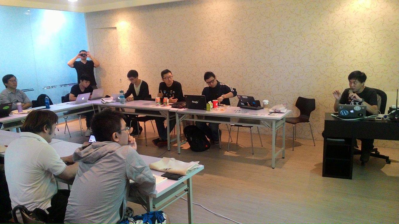 [WordPress] 10/21 台北聚會 @ Gandi
本次聚會的紀錄文又遲到拉～～ 哈
這次一樣是續講上次聚會時我外掛的其他功能，因為架構龐大功能豐富（好敢講）避免一次太密集說明導致佔用太多大家交流時間所以就拆成幾次來說！

對，就算拆到這次也還沒講完ＸＤ

而 Gandi 的 哈維大大這次跟大家分享域名中「高價字」與「保留字」的細節，也是收穫滿滿。不但終於解惑那些神奇出價的網域還讓我知道可以在哪查這些關鍵字，不會傻傻在那邊「踹」可用域名！

這次參與的成員依然有被我使用後台關鍵字給觸及到的夥伴，看來很有用耶～ 內容經營類型的成員也有幾位，相信討論的內容儘管有這麼些技術成分，但彼此線下聚會聊聊經營方式也是很有收穫。

線上冷冰冰，見面三分情囉～

#WordPress #台北 #聚會 #小聚 #新聞資訊 #Gandi #開源 #社群 #網域名稱 #粉絲頁同步 #高價字 #保留字
